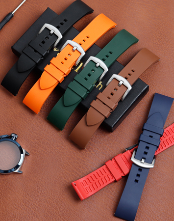 High-end FKM fluoroelastomer watch bands, soft-touch silicone rubber straps for diving watches, waterproof and dust-resistant rubber watch accessories from CONKLY factory.